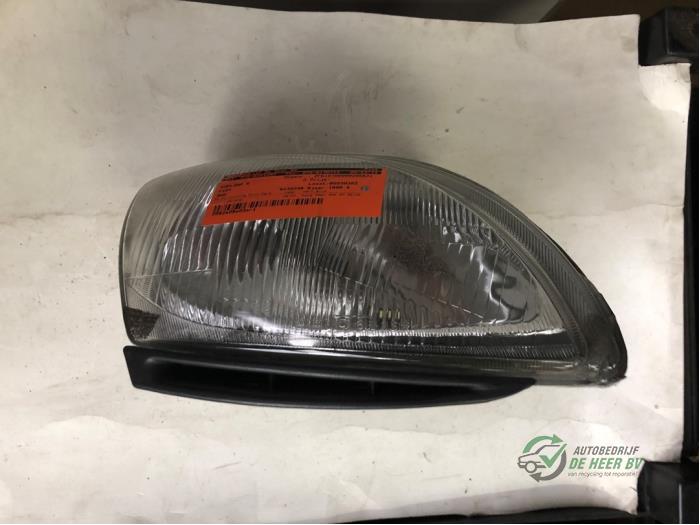 Używane Reflektor prawy Fiat Seicento (187) 0.9 SPI Cena € 35,00 Procedura marży oferowane przez Autobedrijf de Heer B.V.