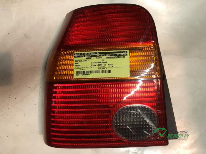 Taillight, left from a Seat Arosa (6H1) 1.0 MPi 1998