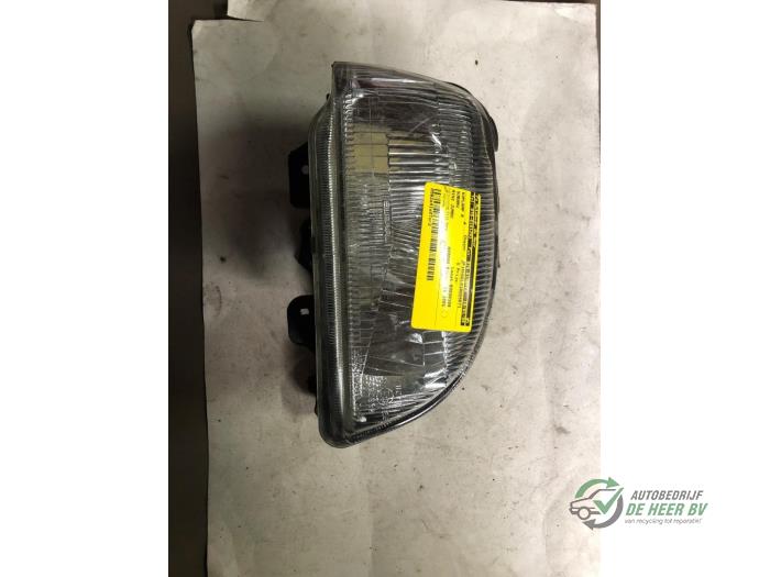 Używane Reflektor prawy Subaru Mini Jumbo 0.8 DL,SDX Cena € 25,00 Procedura marży oferowane przez Autobedrijf de Heer B.V.