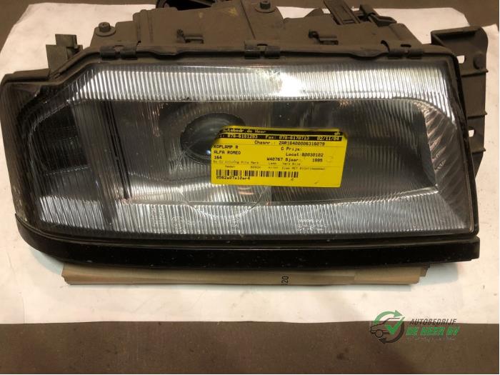 Używane Reflektor prawy Alfa Romeo 164 2.0 Super ie Twin Spark Cena € 50,00 Procedura marży oferowane przez Autobedrijf de Heer B.V.