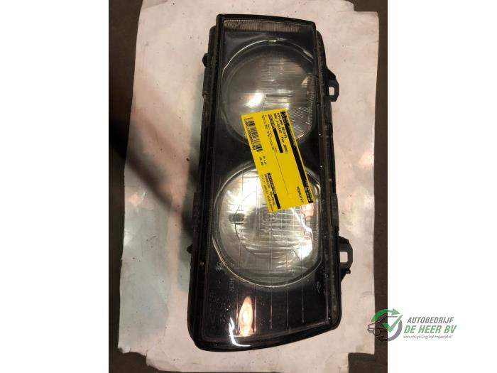 Używane Reflektor prawy BMW 3 serie Touring (E36/3) 316i Cena € 35,00 Procedura marży oferowane przez Autobedrijf de Heer B.V.