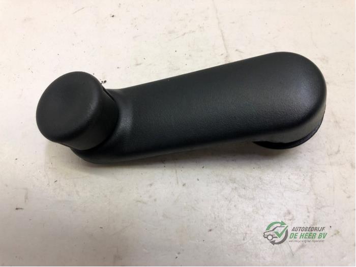 Usados Manivela de ventanilla Renault Megane Scénic (JA) 2.0 RT Precio € 10,00 Norma de margen ofrecido por Autobedrijf de Heer B.V.