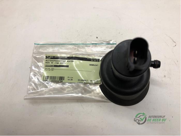 Używane Pompa spryskiwacza tyl Audi A4 Avant (B7) 2.0 TFSI 20V Cena € 10,00 Procedura marży oferowane przez Autobedrijf de Heer B.V.