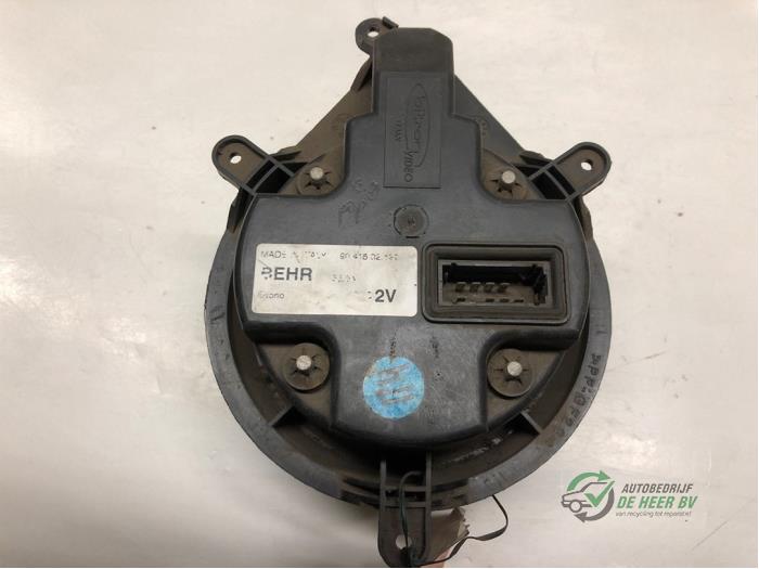 Heating and ventilation fan motor from a Renault Laguna I Grandtour (K56) 1.9 dTi 1999