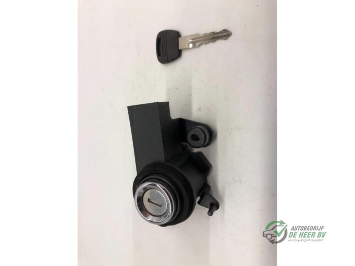Rear lock cylinder from a Rover 25 1.6 16V 2000