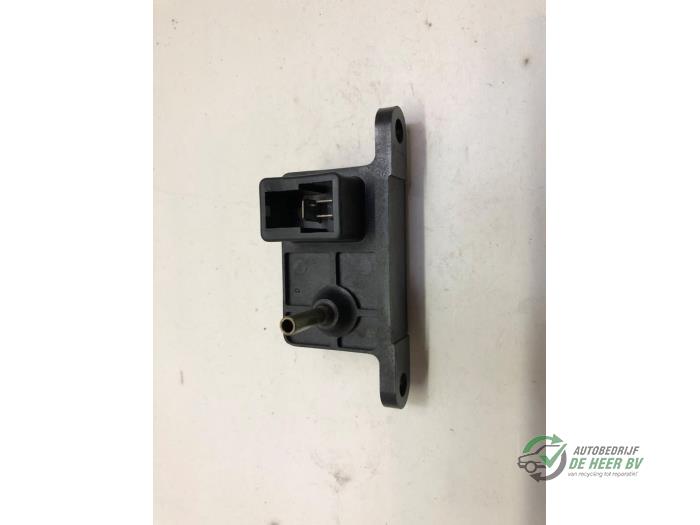 Map Sensor (Einlasskrümmer) van een Nissan Primera (P10) 1.6 16V Kat. 1992