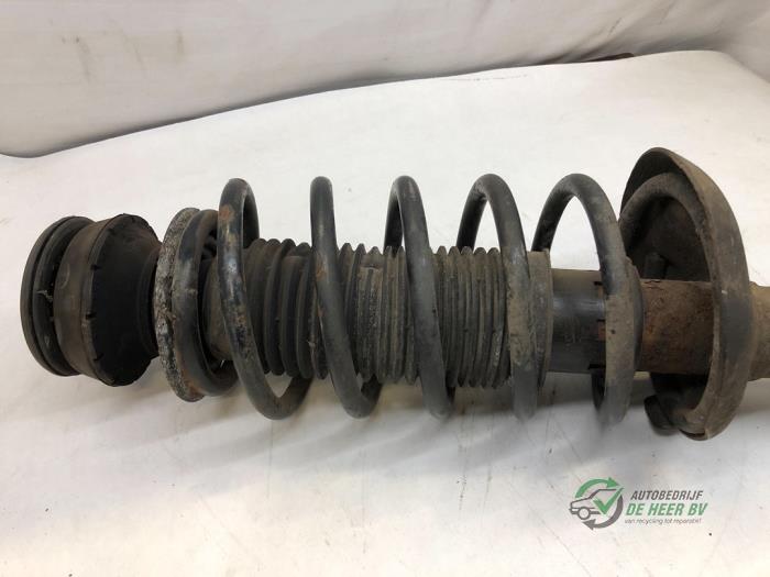 Front shock absorber rod, right from a Seat Ibiza II (6K1) 1.4 CL,CLX,S,a la Mode,Latino 1998