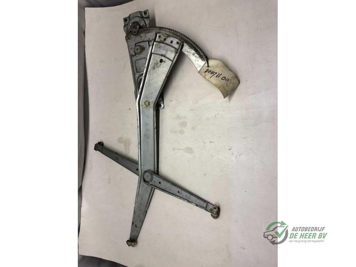 Window mechanism 2-door, front right from a Opel Astra F (53/54/58/59) 1.4i GL/GLS 1995