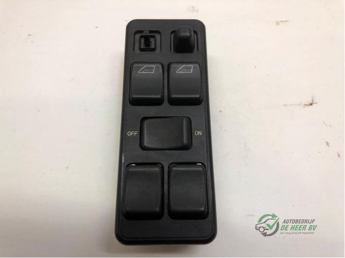 Usados Interruptor combinado de ventanillas Volvo 460 1.8i DL/GL Precio € 15,00 Norma de margen ofrecido por Autobedrijf de Heer B.V.