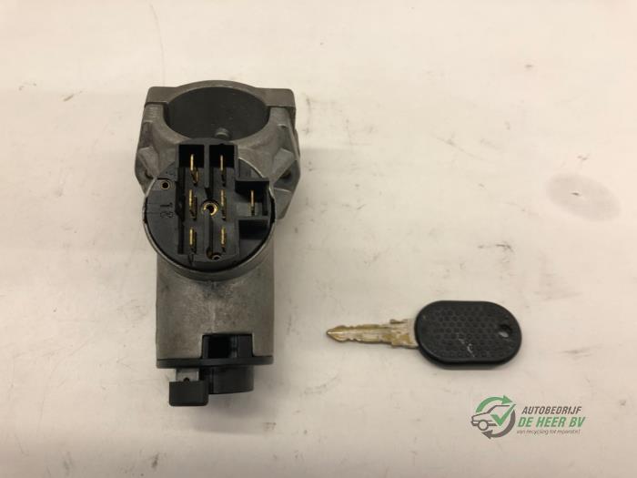 Ignition lock + key from a Fiat Cinquecento 0.9 i.e. S 1993