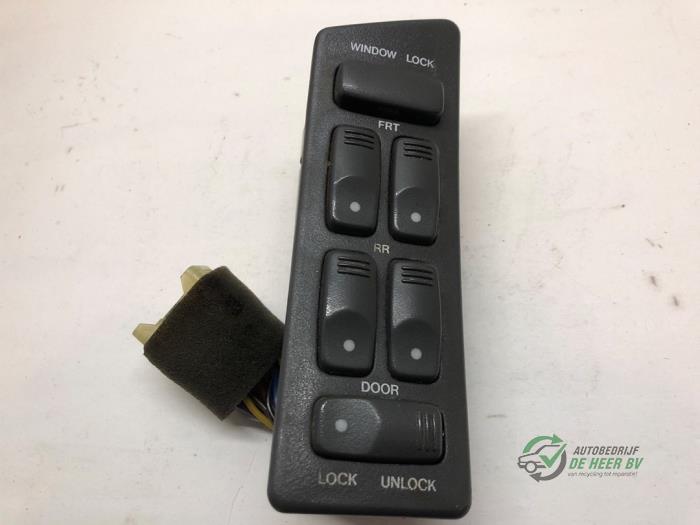 Usados Interruptor combinado de ventanillas Daewoo Espero 2.0 CD Precio € 25,00 Norma de margen ofrecido por Autobedrijf de Heer B.V.