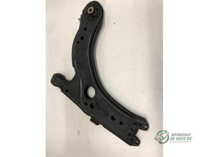 Front wishbone, right from a Volkswagen Golf IV (1J1) 1.6 16V 2001