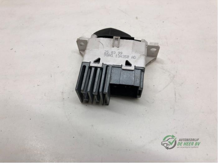 Panic lighting switch from a Ford Focus 1 Wagon 1.6 16V 1999
