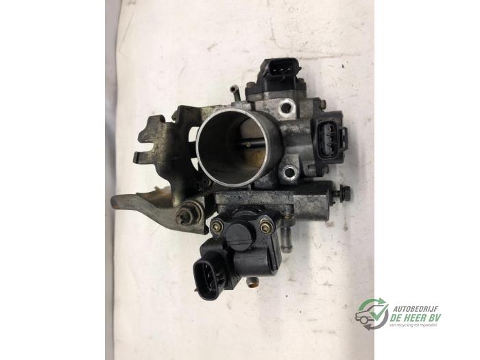 Injector housing from a Daihatsu Sirion/Storia (M1) 1.0 12V 1999