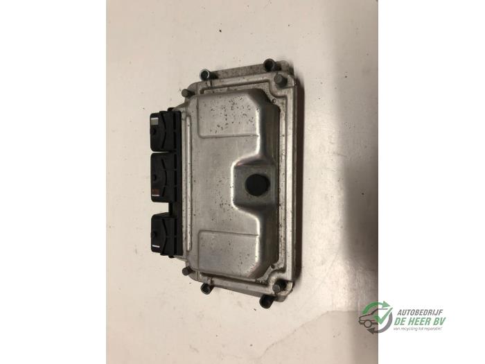 Używane Komputer pokladowy Peugeot 206 CC (2D) 1.6 16V Cena € 75,00 Procedura marży oferowane przez Autobedrijf de Heer B.V.