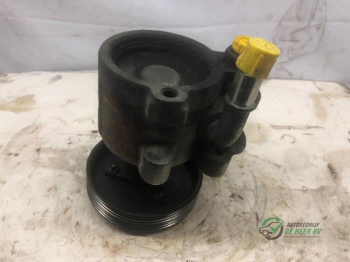 Usagé Pompe de direction Renault Laguna I Grandtour (K56) 1.9 dTi Prix € 45,00 Règlement à la marge proposé par Autobedrijf de Heer B.V.