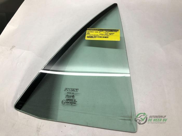 Usados Ventanilla triangular derecha detrás Fiat Marea Weekend (185BX/CX) 1.6 SX,ELX 16V Precio € 20,00 Norma de margen ofrecido por Autobedrijf de Heer B.V.