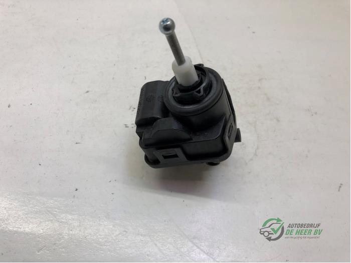 Używane Silnik reflektora Hyundai Accent II/Excel II/Pony 1.3i 12V Cena € 10,00 Procedura marży oferowane przez Autobedrijf de Heer B.V.