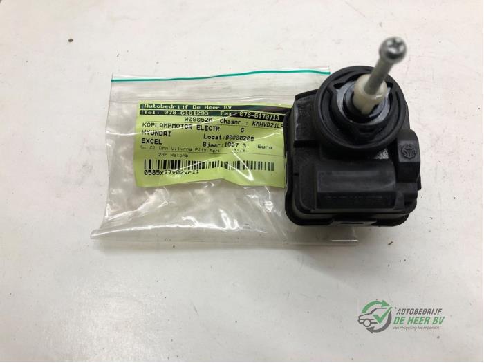 Używane Silnik reflektora Hyundai Accent II/Excel II/Pony 1.3i 12V Cena € 15,00 Procedura marży oferowane przez Autobedrijf de Heer B.V.