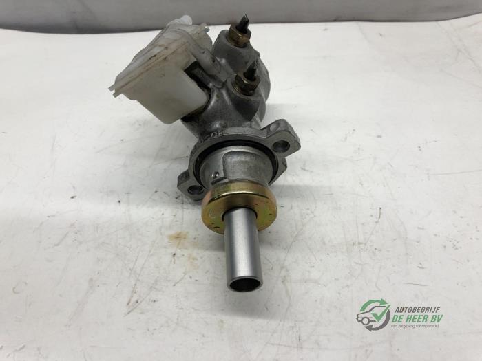 Master cylinder from a Ford Focus 1 Wagon 1.6 16V 2005