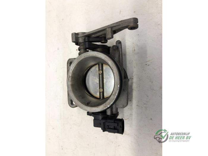 Usagé Boîtier d'injection Renault Clio II (BB/CB) 1.6 16V Prix € 50,00 Règlement à la marge proposé par Autobedrijf de Heer B.V.