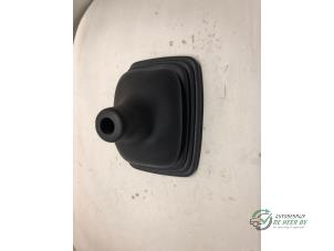 Used Gear stick cover Renault Twingo (C06) 1.2 SPi Phase I Price € 10,00 Margin scheme offered by Autobedrijf de Heer B.V.
