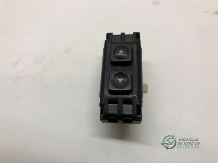Usados Interruptor de ventanilla eléctrica Fiat Tempra SW (159) 1.6 i.e. Precio € 10,00 Norma de margen ofrecido por Autobedrijf de Heer B.V.