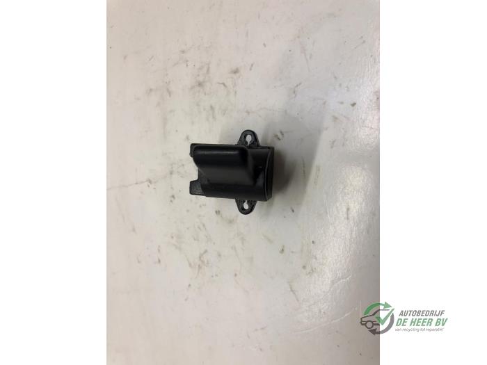 Usados Interruptor de ventanilla eléctrica Rover 25 1.6 16V Precio € 10,00 Norma de margen ofrecido por Autobedrijf de Heer B.V.