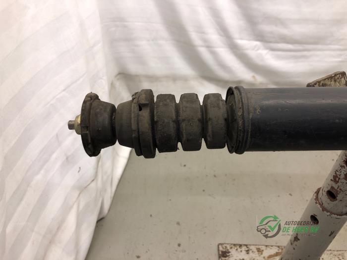 Rear shock absorber, right from a Renault Clio II Societe (SB) 1.5 dCi 65 2004