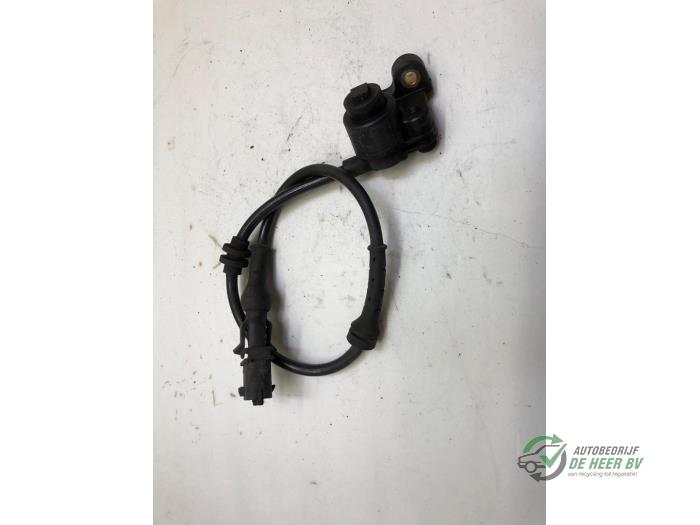 Usados Sensor ABS Opel Combo (Corsa C) 1.3 CDTI 16V Precio € 22,00 Norma de margen ofrecido por Autobedrijf de Heer B.V.