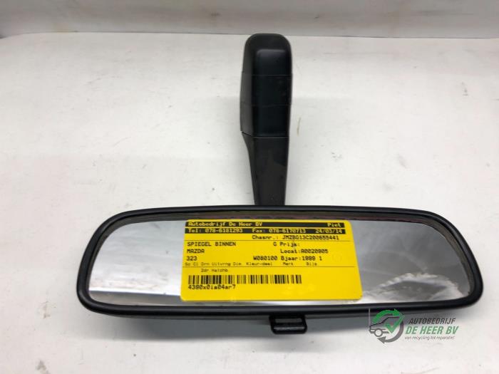 Używane Lusterko wewnetrzne Mazda 323 C (BG13/83) 1.3i LX,GLX 16V Cena € 14,00 Procedura marży oferowane przez Autobedrijf de Heer B.V.