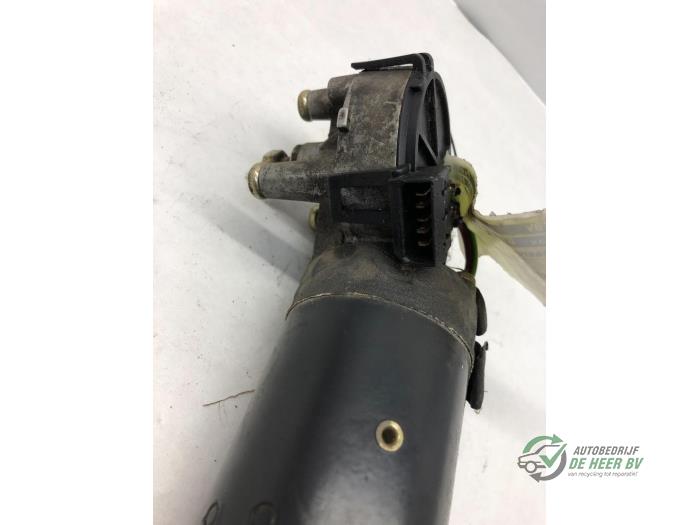 Front wiper motor from a Seat Ibiza II Facelift (6K1) 1.4 16V 2002
