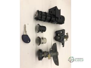 Used Set of cylinder locks (complete) Fiat Seicento (187) 1.1 SPI Hobby,Young Price € 68,00 Margin scheme offered by Autobedrijf de Heer B.V.
