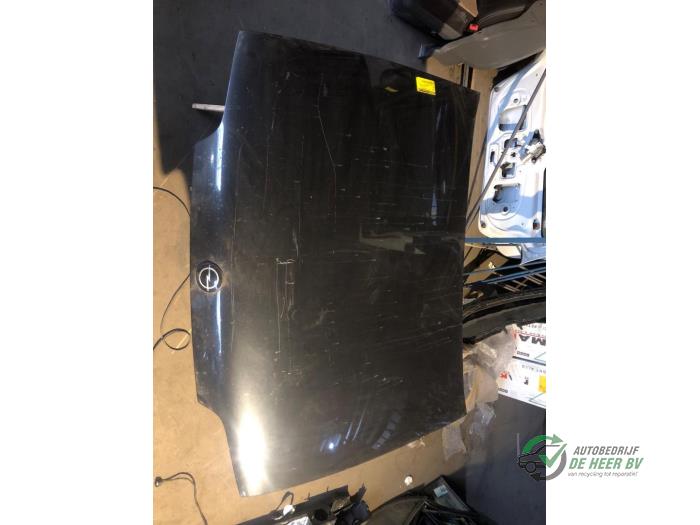 Używane Maska Opel Kadett E (33/34/43/44) 1.4 i L,LS,GL Cena € 50,00 Procedura marży oferowane przez Autobedrijf de Heer B.V.