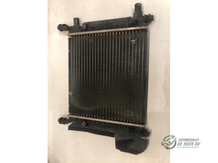 Usagé Radiateur Ford Ka I 1.3i Prix € 40,00 Règlement à la marge proposé par Autobedrijf de Heer B.V.