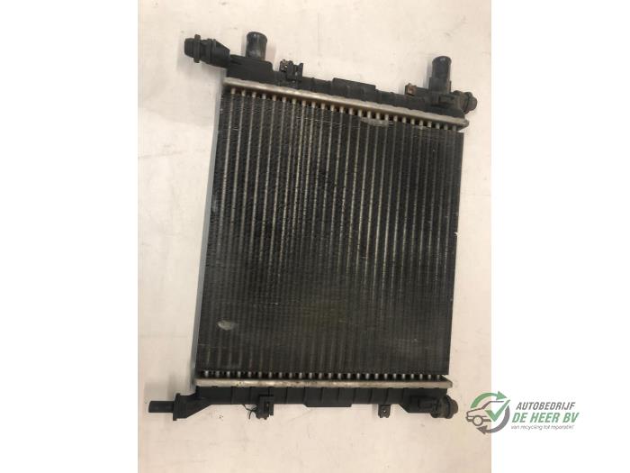 Usagé Radiateur Ford Ka I 1.3i Prix € 36,00 Règlement à la marge proposé par Autobedrijf de Heer B.V.