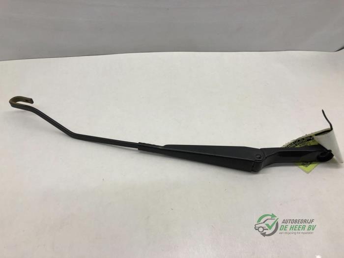 Front wiper arm from a Seat Ibiza II Facelift (6K1) 1.8 Turbo 20V Cupra 2000