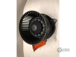 Usados Motor de ventilador de calefactor Ford Mondeo III Wagon 1.8 16V Precio € 32,00 Norma de margen ofrecido por Autobedrijf de Heer B.V.