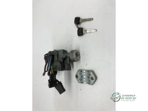 Used Ignition lock + key Mazda 323 Price € 45,00 Margin scheme offered by Autobedrijf de Heer B.V.