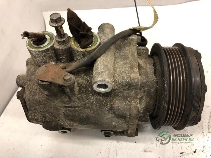 Air conditioning pump from a Ford Mondeo II Wagon 2.5 V6 24V E2/96 EEC 2000