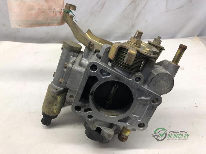 Injector housing from a Nissan Almera (N15) 1.4 LX,GX,S 16V 2000
