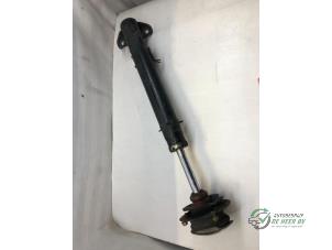 Used Front shock absorber rod, right Mercedes 190E/D Price € 45,00 Margin scheme offered by Autobedrijf de Heer B.V.