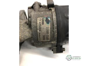 Stromverteiler van een Nissan Primera (P10) 1.6 16V Kat. 1992