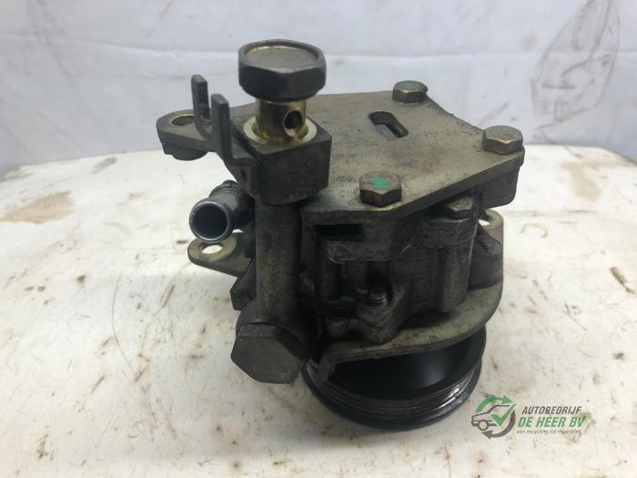 Begagnade Servostyrningspump Nissan Micra (K11) 1.3 LX,SLX 16V Pris € 50,00 Marginaltabell erbjuds av Autobedrijf de Heer B.V.