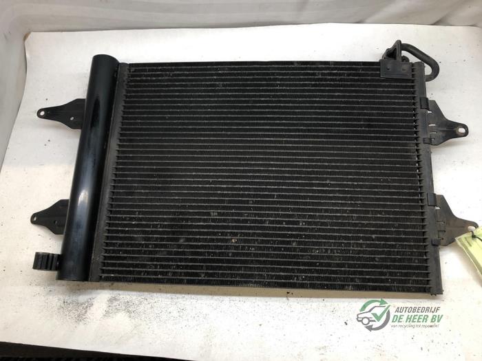 Usagé Condenseur de climatisation Volkswagen Polo IV (9N1/2/3) 1.4 16V Prix € 35,00 Règlement à la marge proposé par Autobedrijf de Heer B.V.