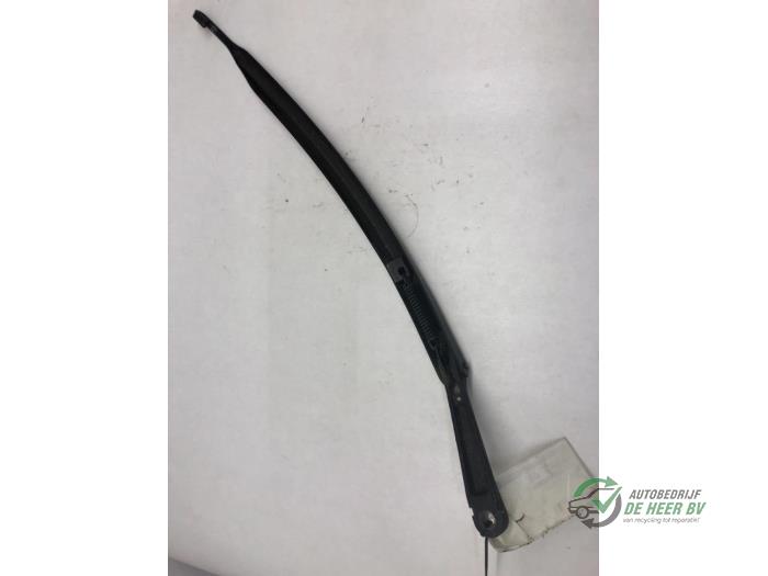 Front wiper arm from a Alfa Romeo 147 (937)  2003