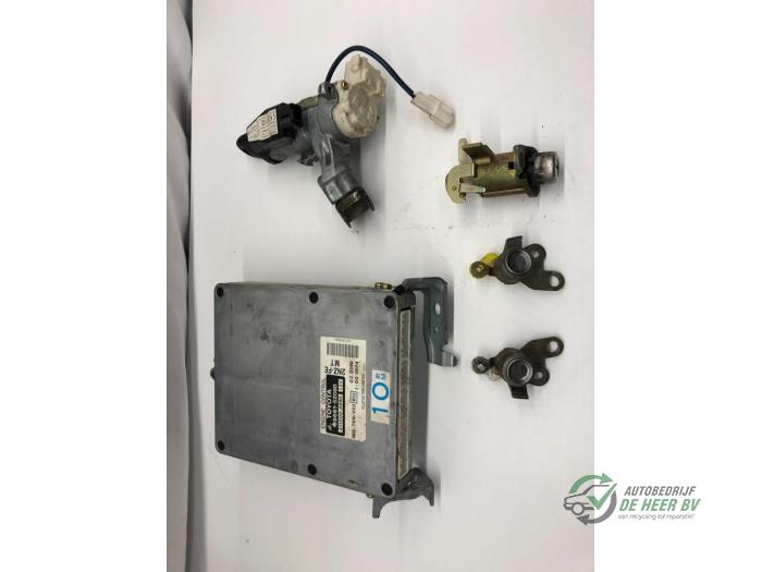 Used Ignition lock + computer Toyota Yaris (P1) 1.3 16V VVT-i Price € 125,00 Margin scheme offered by Autobedrijf de Heer B.V.