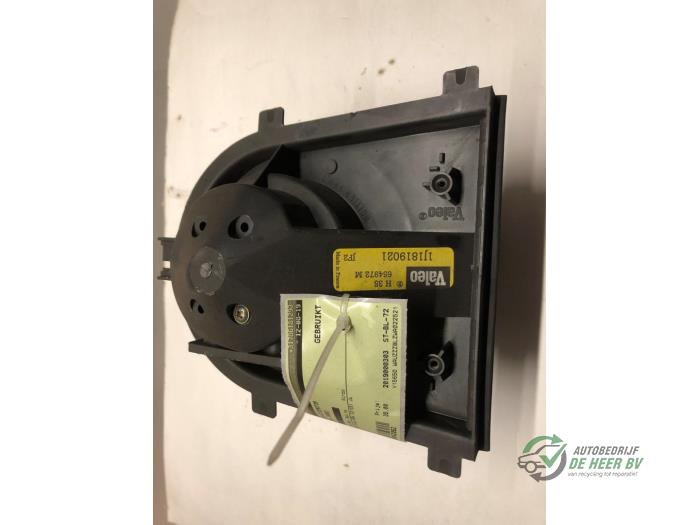 Heating and ventilation fan motor from a Audi A3 (8L1)  1998