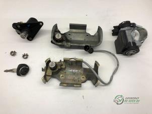 Used Set of cylinder locks (complete) Opel Corsa Price € 75,00 Margin scheme offered by Autobedrijf de Heer B.V.