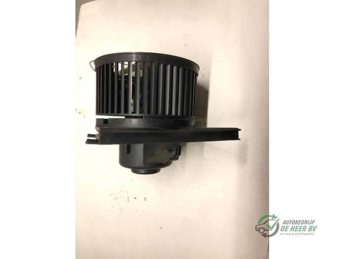 Heating and ventilation fan motor from a Seat Arosa (6H1)  2001